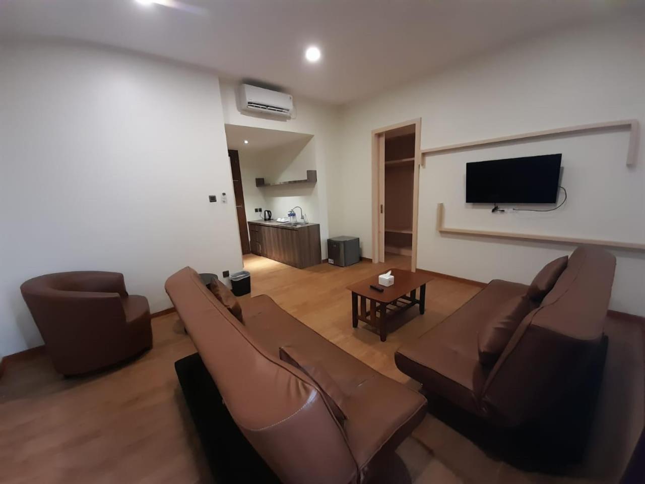 Blitz Hotel Batam Centre Exterior photo