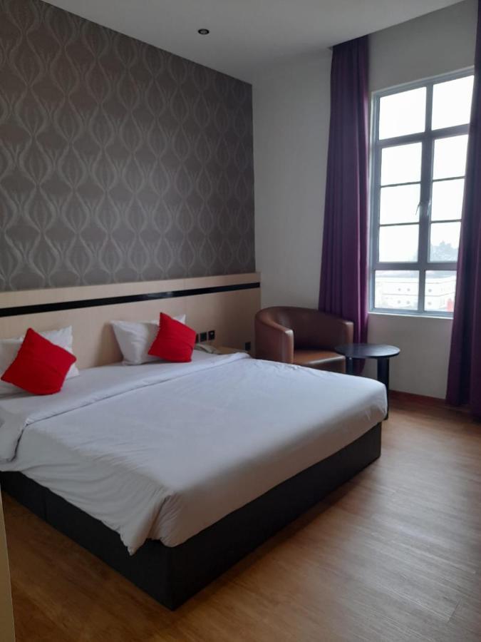 Blitz Hotel Batam Centre Exterior photo