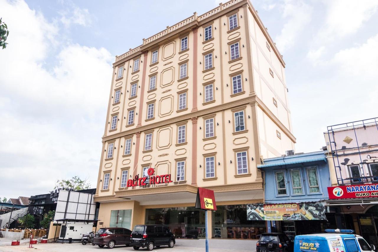 Blitz Hotel Batam Centre Exterior photo